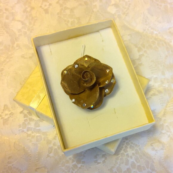 Vintage Rhinestone Gold Tone Rose Metal Brooch Timeless VTG Jewelry Pin - Picture 6 of 9